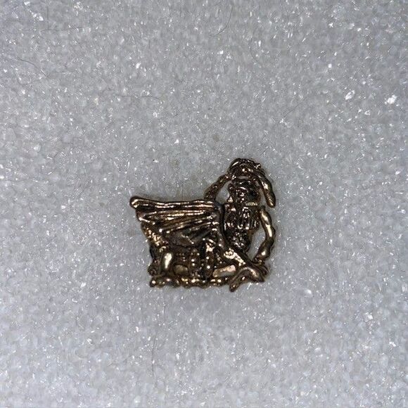 Vintage Dragon Gargoyle Mythical Creature Gold Tone Intricate Metal Lapel Pin - Picture 1 of 2